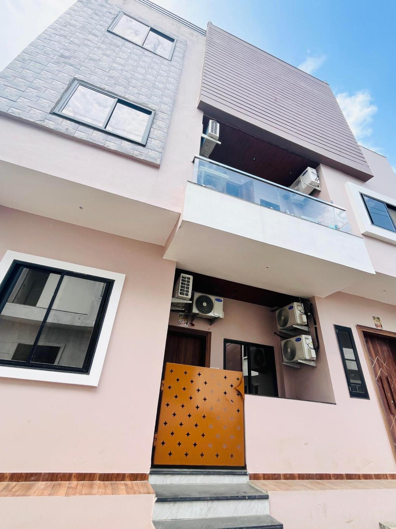 Shree Stay Inn Luxe' Holiday Home Ujjain Eksteriør bilde